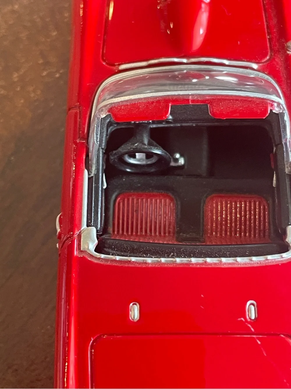 Motor Max 1956 Ford Thunderbird Diecast 1:43 Scale red